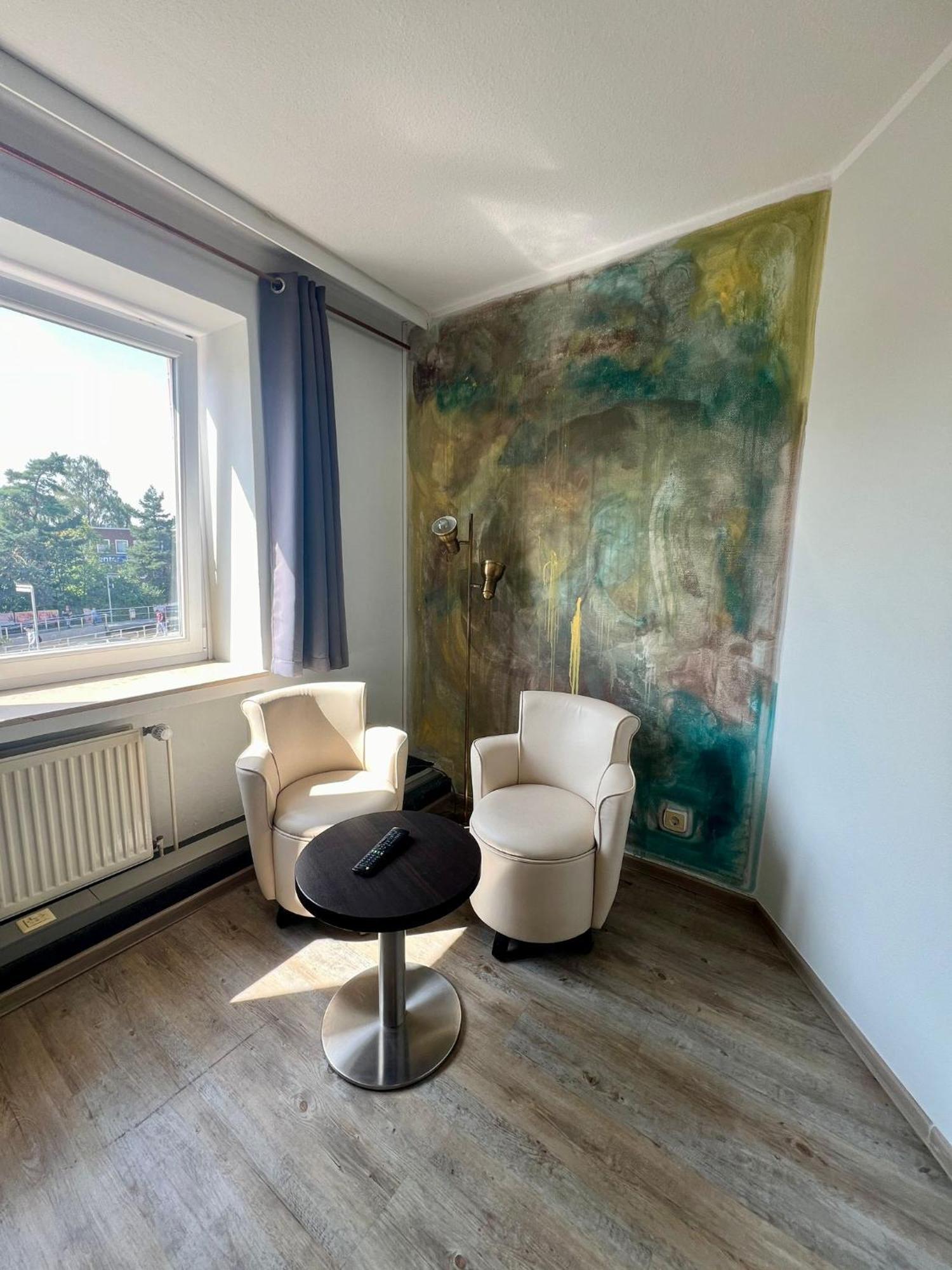 Serviced Mecklenheide Apartment